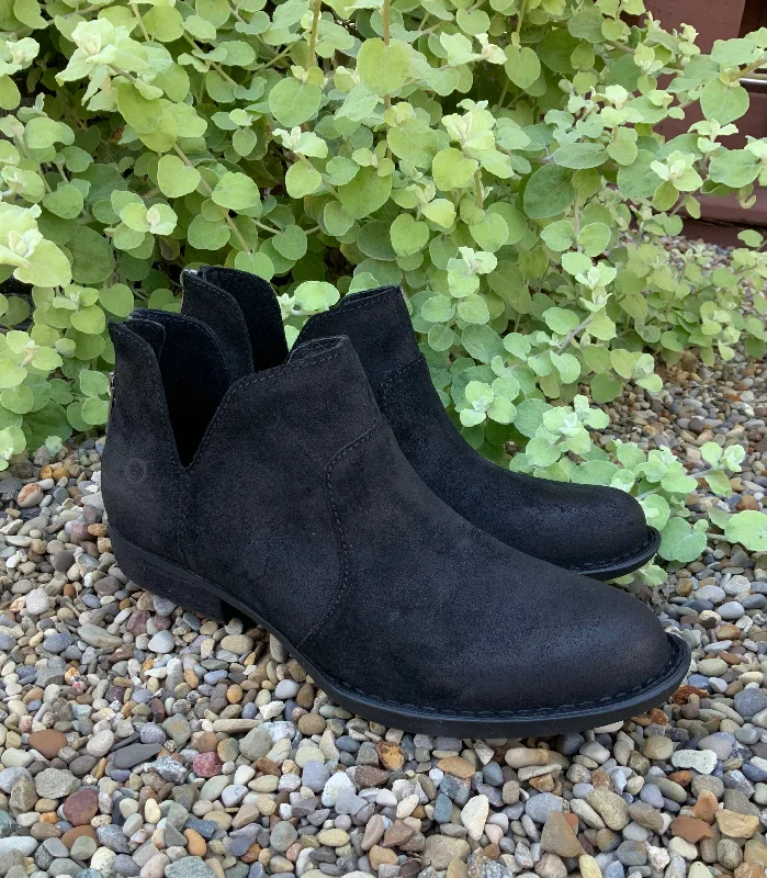 Born Women's Black Kerri Bootie D89909